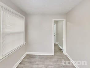 1122 Paramount Cir in Gastonia, NC - Foto de edificio - Building Photo