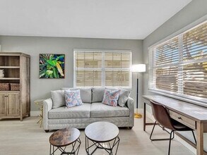 320 Walnut St in Hollywood, FL - Building Photo - Building Photo