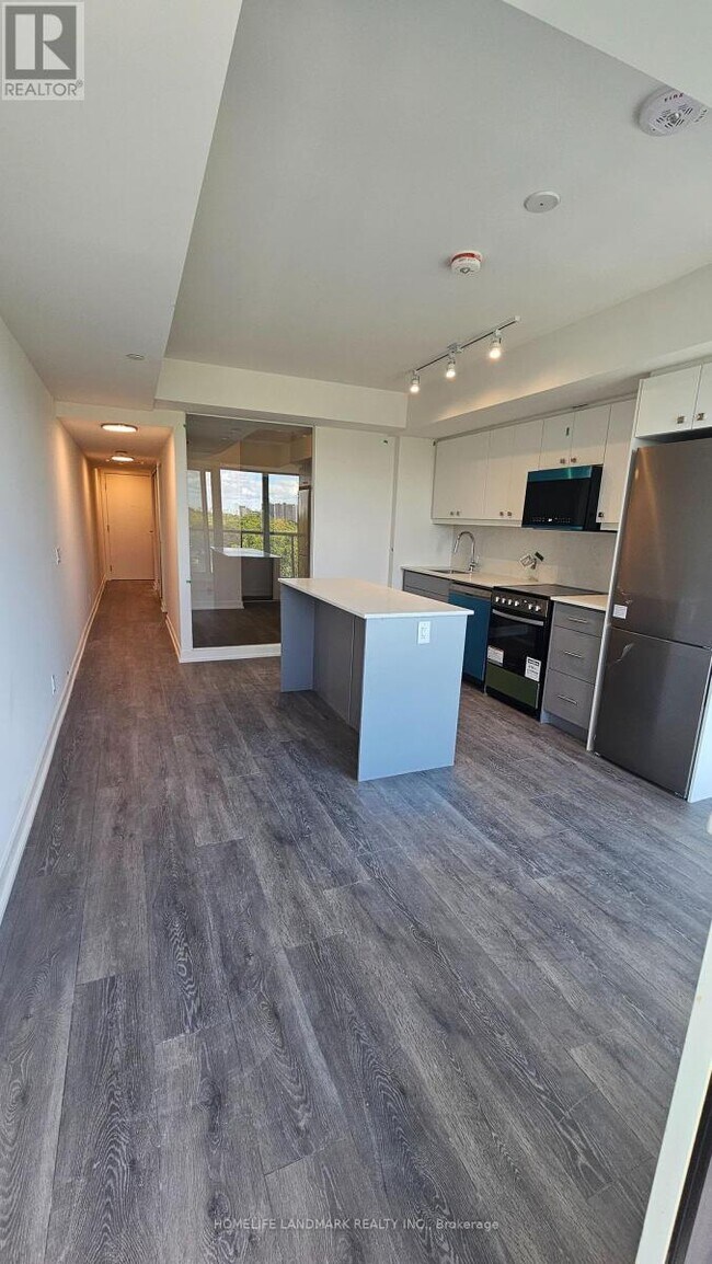 2 Manderley Dr in Toronto, ON - Building Photo - Building Photo