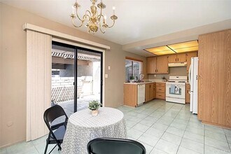 1910 W Palmyra Ave in Orange, CA - Foto de edificio - Building Photo