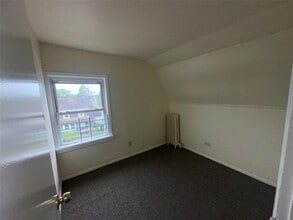 149 Washburn Ave, Unit 3 in Freeport, NY - Building Photo - Building Photo