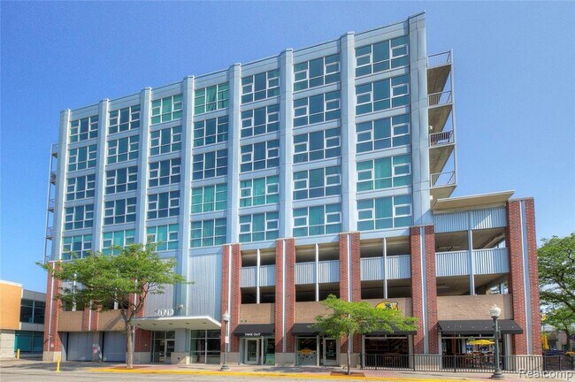 100 E Fifth St in Royal Oak, MI - Building Photo - Building Photo
