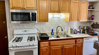 1368 W Evergreen Ave, Unit 2M in Chicago, IL - Foto de edificio - Building Photo