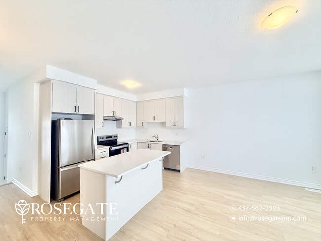 Spacious 3-Bedroom Freehold Townhouse with Private Garage & Outdoor Space in Kitchener in Kitchener, ON - Building Photo - Building Photo