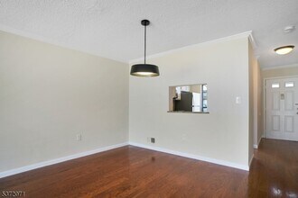 336 English Pl in Bernards, NJ - Building Photo - Building Photo