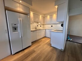 1676 Ala Moana Blvd in Honolulu, HI - Building Photo