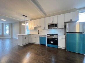 2249 W Cermak Rd in Chicago, IL - Building Photo - Building Photo