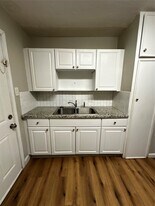 7339 Eisenhower Rd in Houston, TX - Building Photo