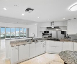 1643 Brickell Ave, Unit 2406 in Miami, FL - Building Photo - Building Photo