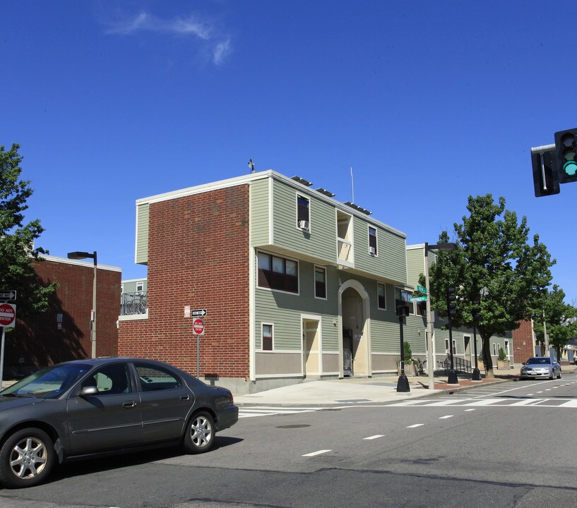 Mishawum Park in Charlestown, MA - Foto de edificio