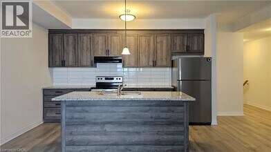 142 Foamflower Pl in Waterloo, ON - Building Photo - Building Photo