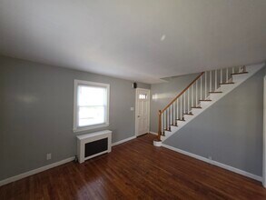 15 Keller Ave in Enfield, CT - Building Photo - Building Photo