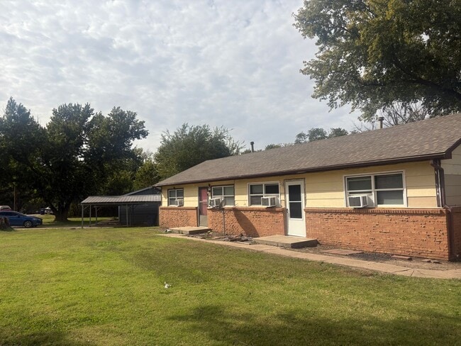 400 W Mahoney Dr