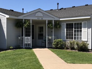 Cottages of Vadnais Heights in St. Paul, MN - Building Photo - Building Photo