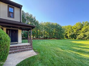 438 Oak Knoll Dr in Englishtown, NJ - Building Photo - Building Photo