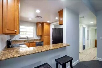 2110 W First St, Unit 301 in Ft. Myers, FL - Building Photo - Building Photo