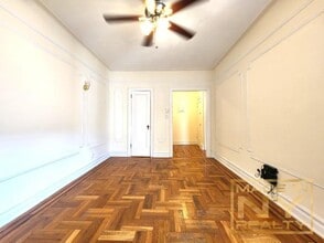 35-07 32nd St in Queens, NY - Building Photo - Building Photo