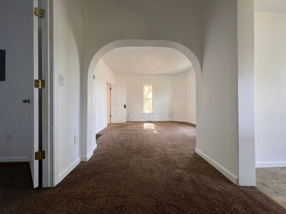 947 Woodmere Ave in Traverse City, MI - Building Photo