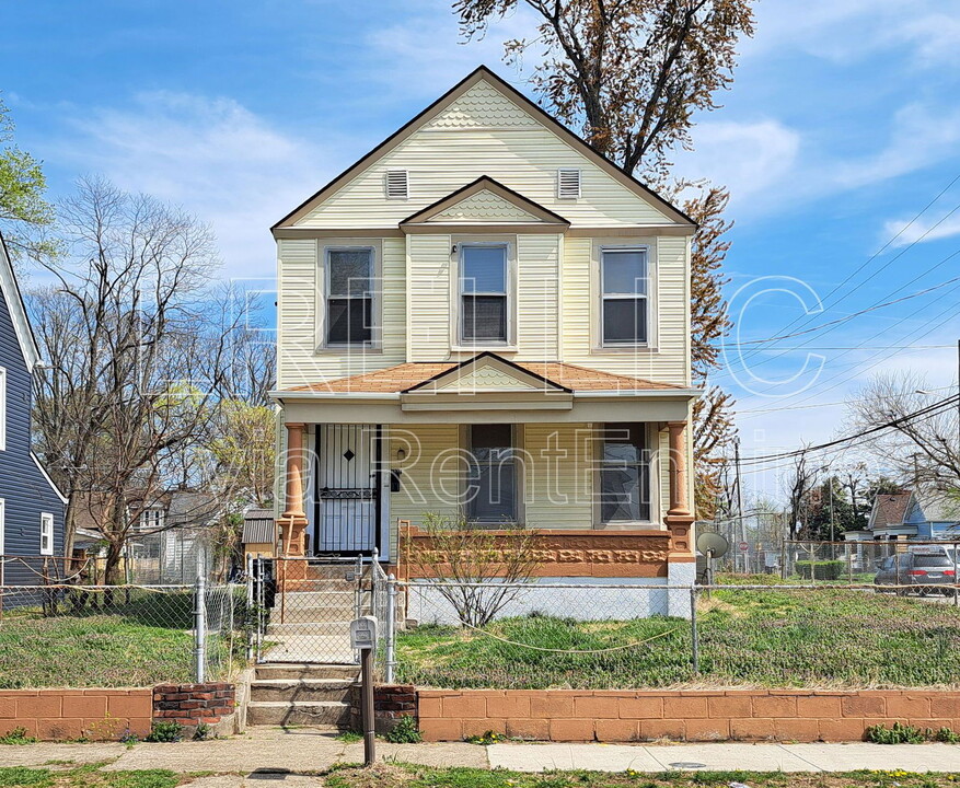 1371 Olive St in Louisville, KY - Building Photo
