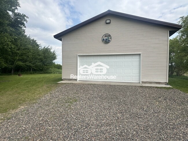 3104 MN-70 in Braham, MN - Building Photo - Building Photo