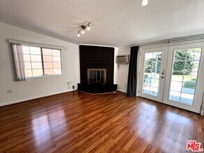 364 N San Vicente Blvd in West Hollywood, CA - Building Photo - Building Photo