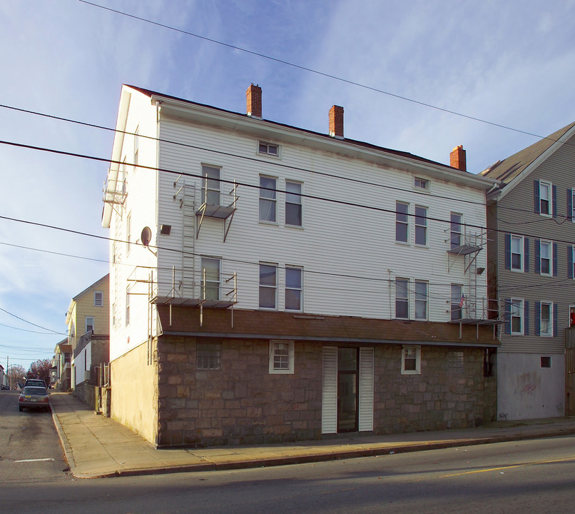 219 Rodman St in Fall River, MA - Foto de edificio