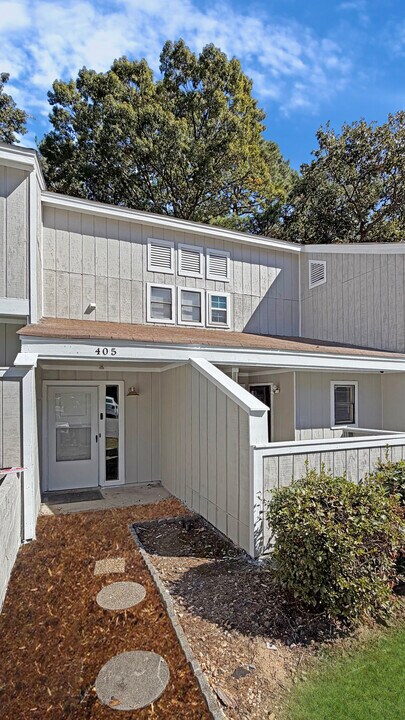 405 Hickory Hill Dr in Columbia, SC - Foto de edificio
