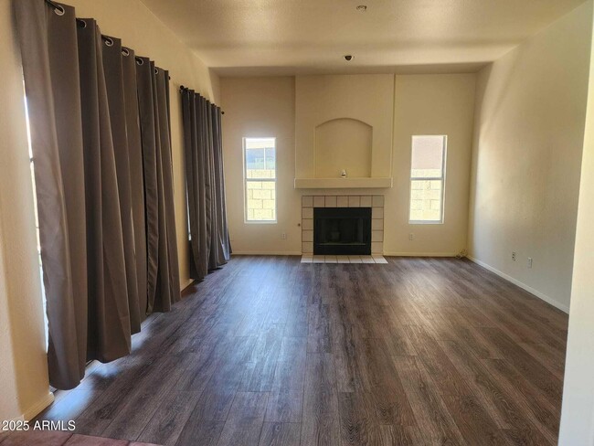 860 N Madrid Ln in Chandler, AZ - Foto de edificio - Building Photo