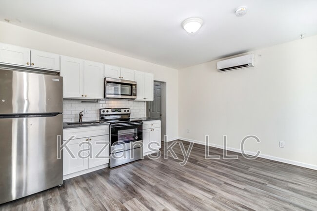 5625 Sprague St in Philadelphia, PA - Building Photo - Building Photo