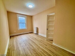 62 Cambridge St in East Orange, NJ - Building Photo - Building Photo