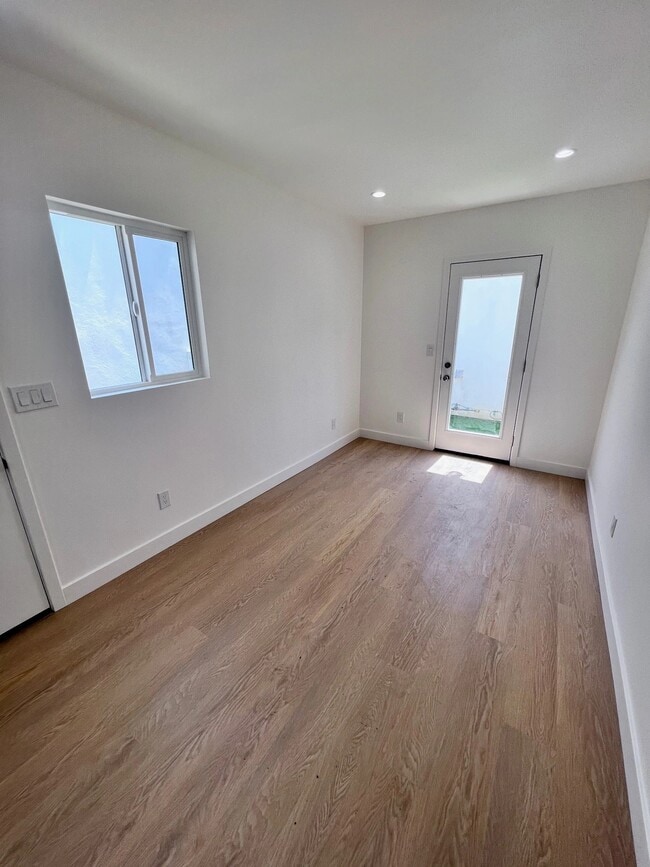 3920 W 27th St in Los Angeles, CA - Building Photo - Building Photo