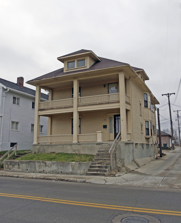 16-18 W Helena in Dayton, OH - Foto de edificio