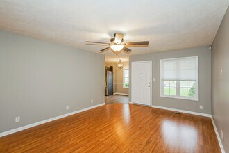 451 Cranklen Cir in Clarksville, TN - Building Photo - Building Photo