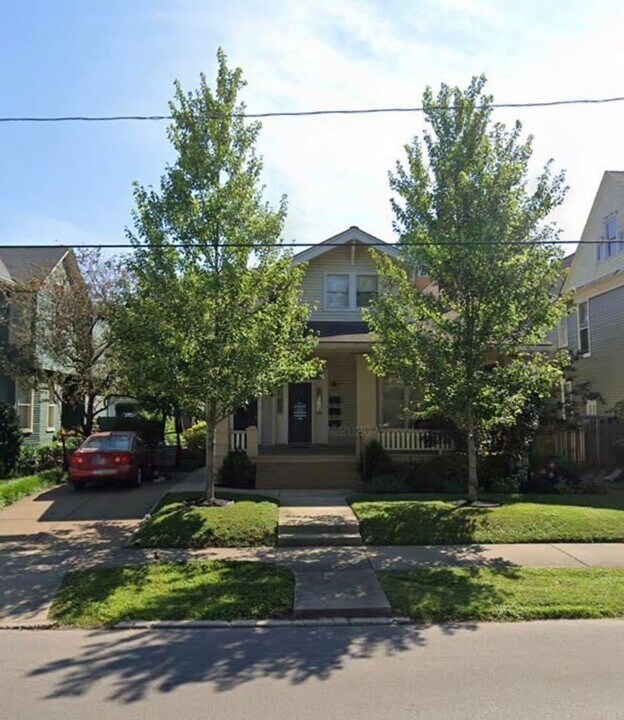 720 SE Riverside Dr in Evansville, IN - Foto de edificio