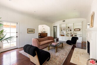 8009 Clinton St in Los Angeles, CA - Building Photo - Building Photo