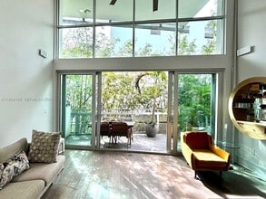 221 Jefferson Ave, Unit 4 in Miami Beach, FL - Foto de edificio - Building Photo