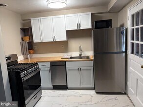 1575 N Colonial Terrace in Arlington, VA - Building Photo - Building Photo