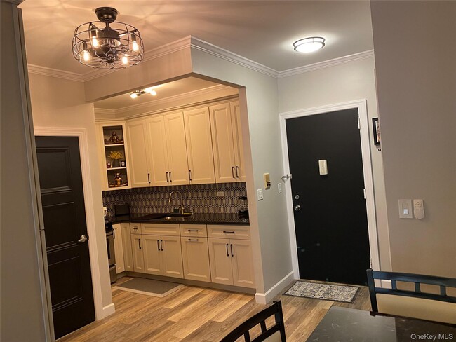 property at 3 Hanover Square