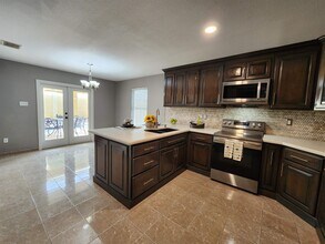 2149 Lima Loop in Laredo, TX - Foto de edificio - Building Photo