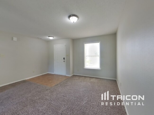 10823 Firefly Cir in Indianapolis, IN - Building Photo - Building Photo