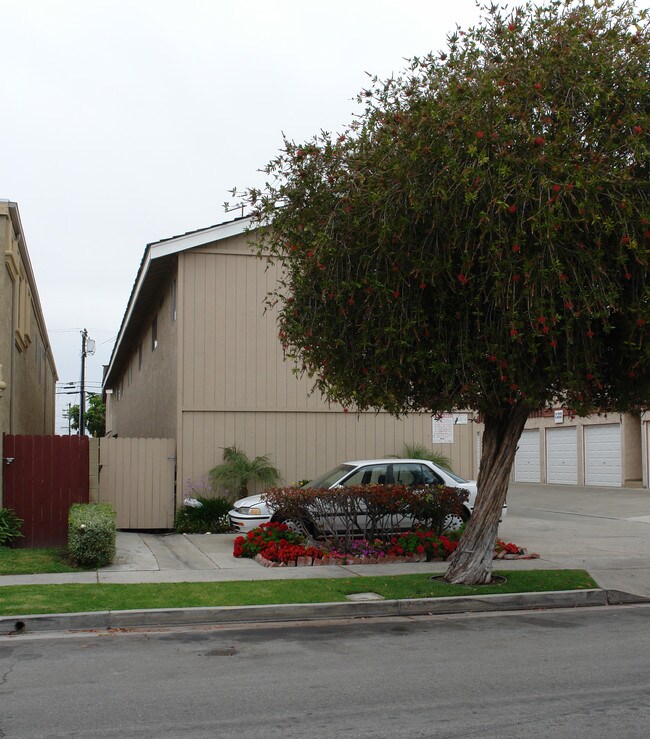 7911 Stark St in Huntington Beach, CA - Building Photo - Building Photo