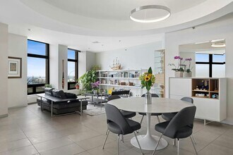 680 N Lake Shore Dr in Chicago, IL - Building Photo - Building Photo