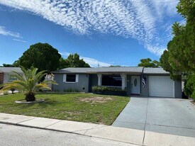 6220 Glenwood Dr in New Port Richey, FL - Building Photo