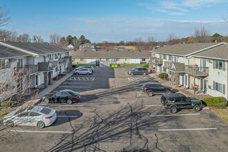 4532 Arrowhead Dr in Eau Claire, WI - Foto de edificio - Building Photo