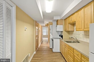 2537 S Broad St in Philadelphia, PA - Building Photo - Building Photo