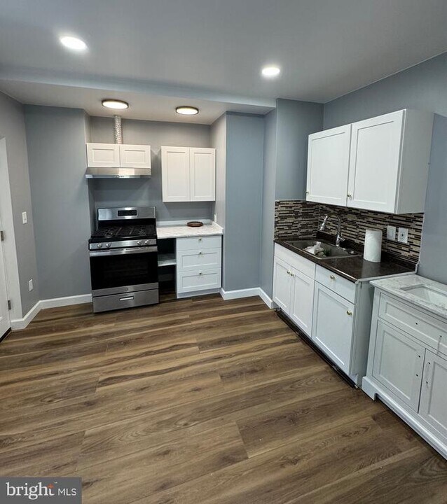 2841 Cantrell St in Philadelphia, PA - Building Photo