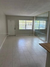 1301 N 12th Ct, Unit 5A in Hollywood, FL - Building Photo - Building Photo