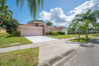 1634 Sun Gazer Dr in Rockledge, FL - Foto de edificio - Building Photo