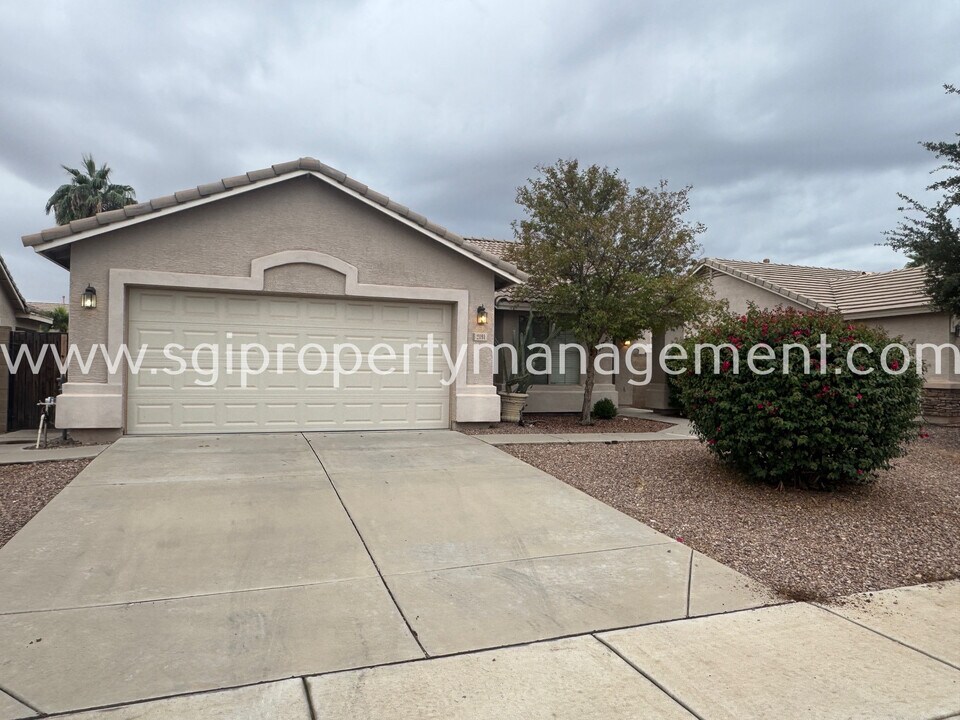 2191 W Goldmine Mountain Dr in San Tan Valley, AZ - Building Photo