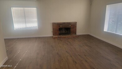 2075 Sierra Pl in Oxnard, CA - Building Photo - Building Photo